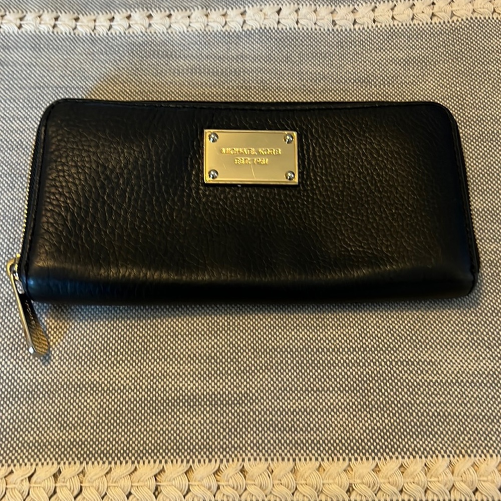 Black leather Michael Kors wallet